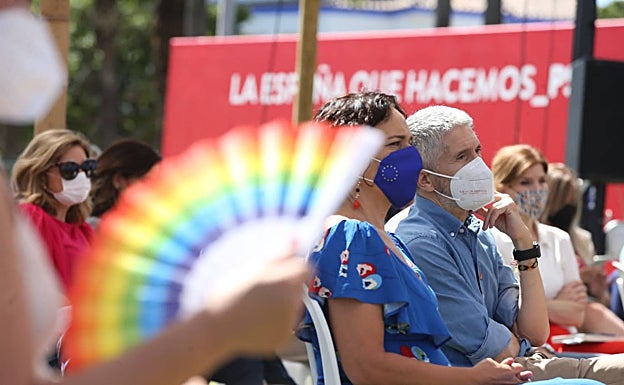 La diputada en el Parlamento Europeo Lina Gálvez y el ministro de Interior, Fernando Grande-Marlaska, en su visita a la Costa del Sol por las jornadas socialistas. 