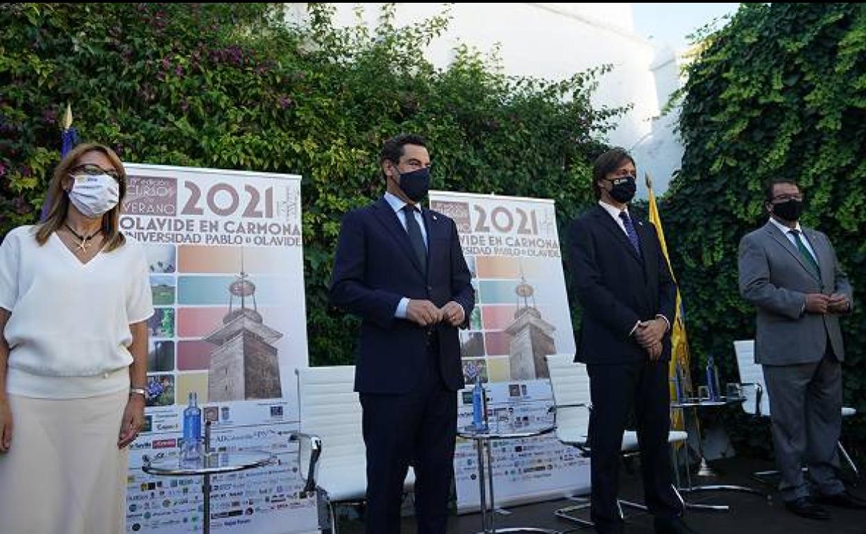 El presidente de la Junta, Juanma Moreno, en la apertura de los cursos de verano de la UPO. 