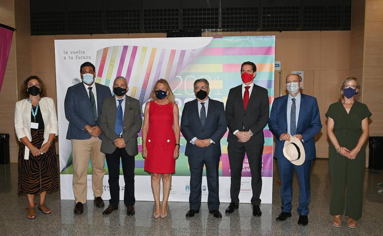 Foto de familia en el arranque de los cursos de verano de la UMA. 