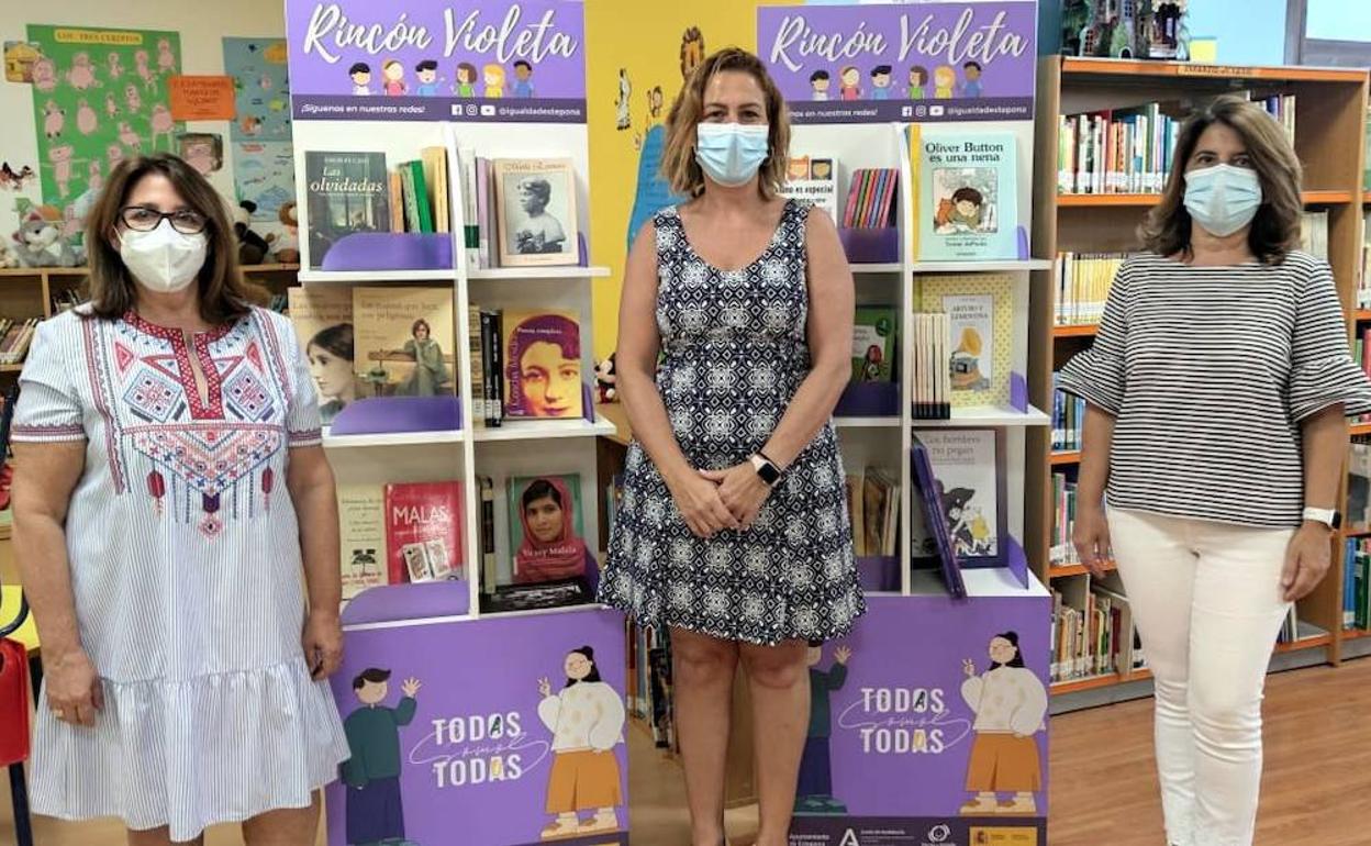 Presentación del rincón violeta instalado en la biblioteca del centro cultural Padre Manuel. 