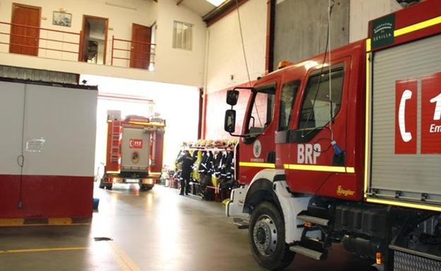 Desalojadas tres viviendas tras un incendio en un bar de Manilva