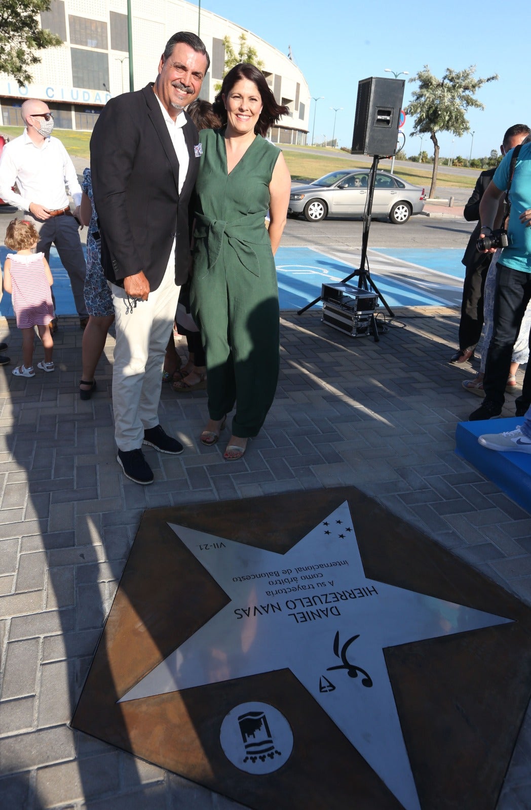 El árbitro internacional descubrió una estrella con su nombre en el Paseo de las Estrellas junto al Carpena