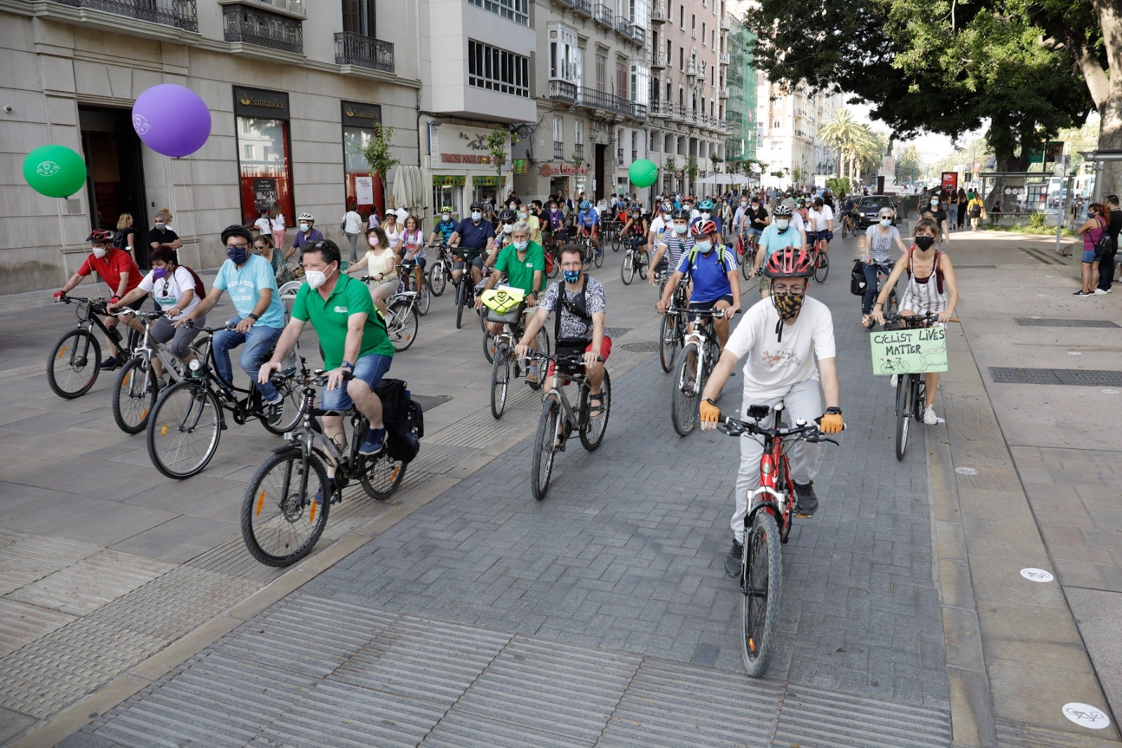 'Bicifestación' organizada por Ruedas Redondas para aplaudir a las ciudades Bikefriendly 