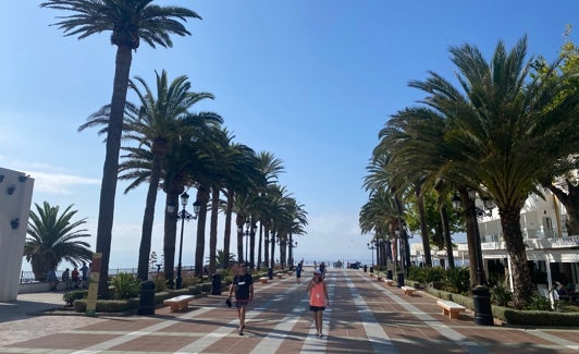 Imagen del emblemático paseo nerjeño durante este verano. 
