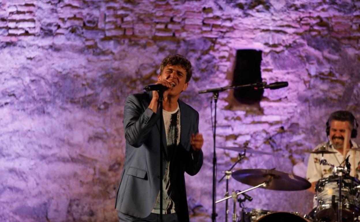 Javier Ojeda, incombustible durante todo el show en Gibralfaro.