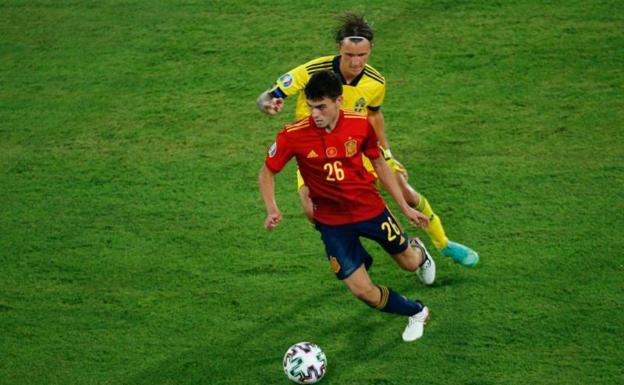 Pedri, durante el partido ante Suecia.