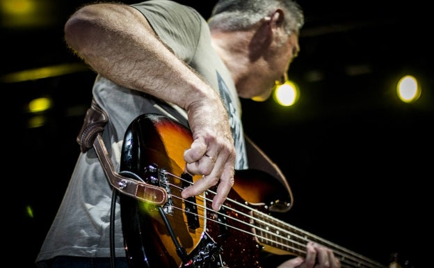 Imagen principal - Juan Ángel García, Javier Flores y Toni Caballero, durante un concierto de Im-Pulse.