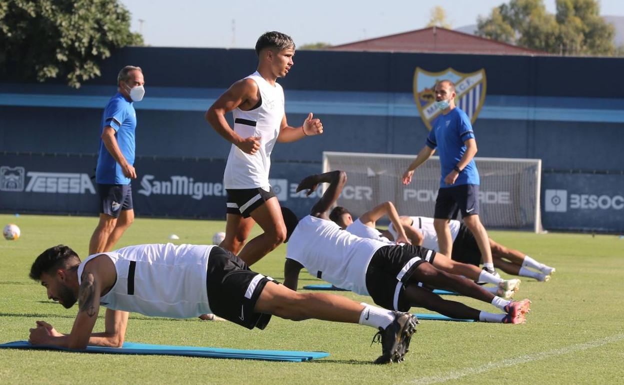 Jugadores del Málaga, durante un entrenamiento de esta temporada. 