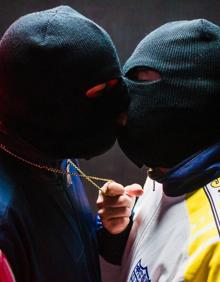 Imagen secundaria 2 - 2018: La Invisible. María Luisa Tomás, en la performance escenificada en la sede del colectivo sociocultural. 2019: El festival poético acogió una imponene performance en la calle Larios a cargo del colectivo artístico. 2021: Kinexcencia. Una de las creaciones más recientes de Villa Puchero Factory. 