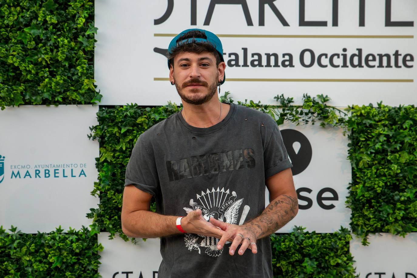 El colombiano debutó con un lleno en la cantera y visita de grandes celebridades 