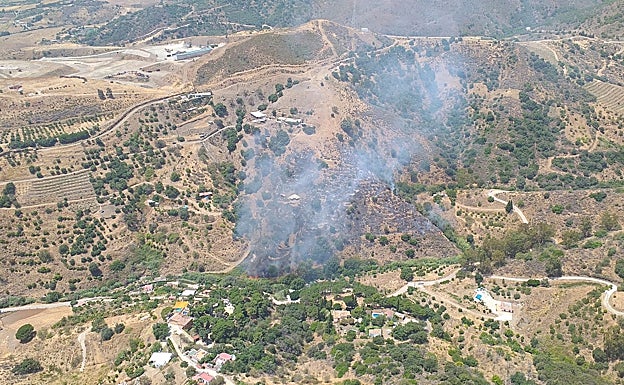 Imagen del incendio forestal en Estepona. 