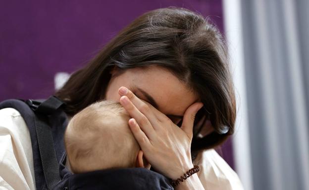 Irene Montero junto a su hija en 2020.