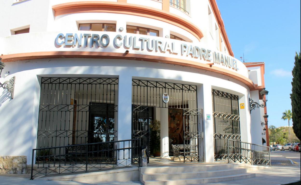 Fachada del Centro Cultural Padre Manuel, en Estepona. 