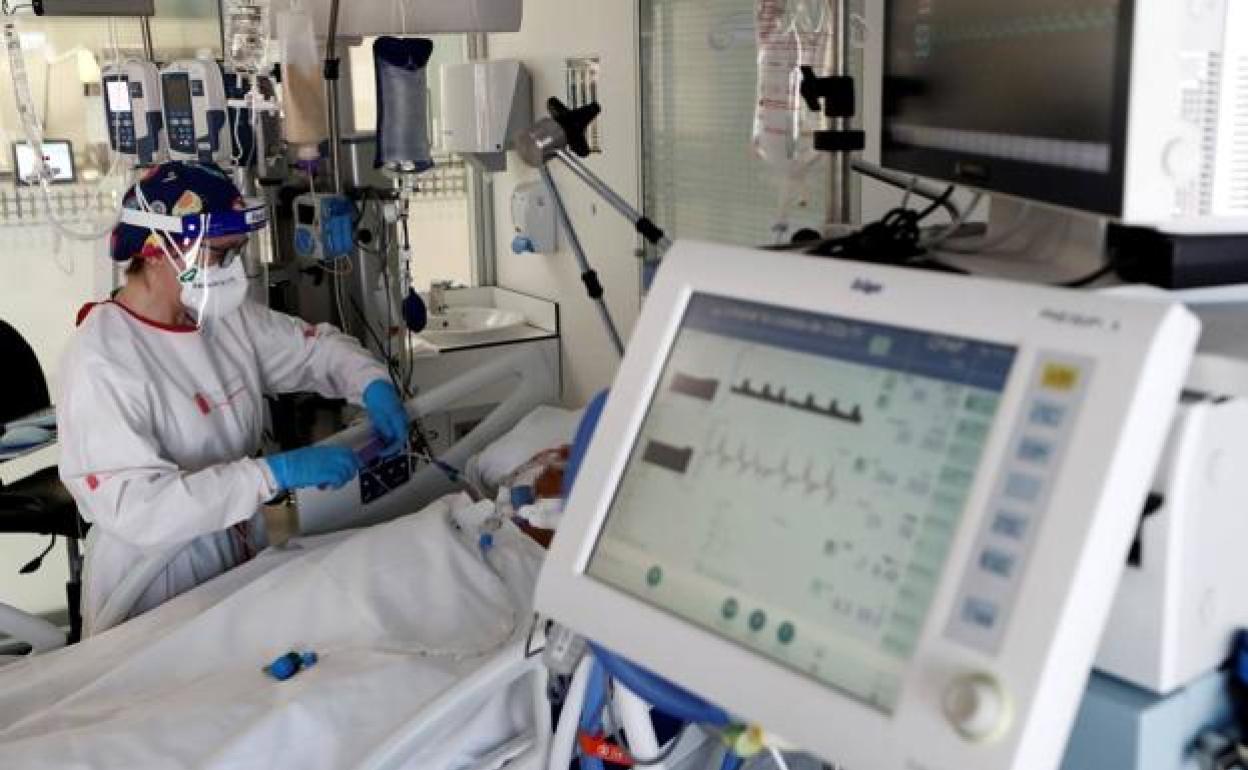 Coronavirus Andalucía: Andalucía suma 5.721 positivos, la mayor cifra desde febrero, y siete muertes