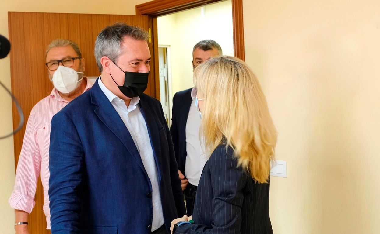 Juan Espadas, con la secretaria general de UGT-Andalucía, Carmen Castilla. 