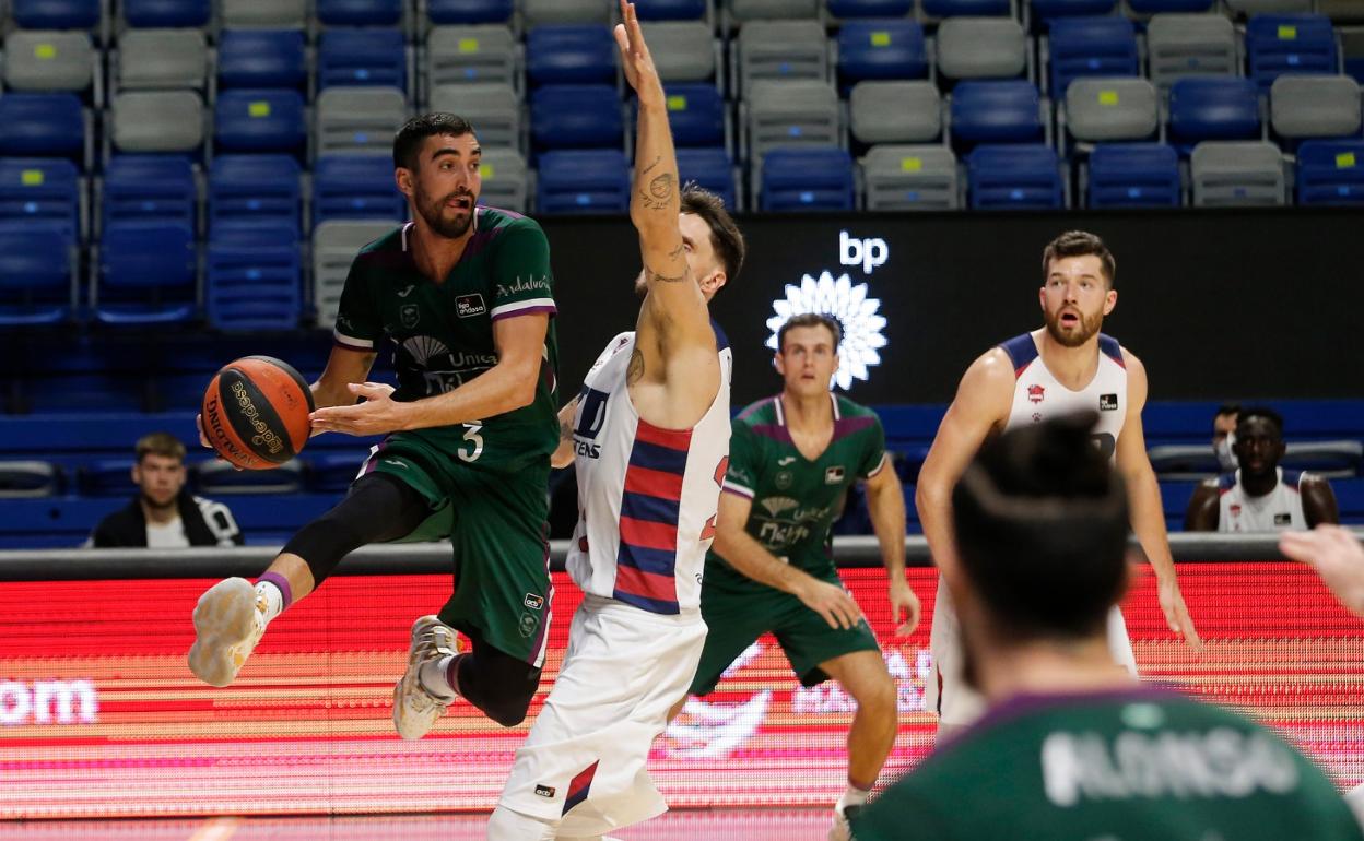 Jaime Fernández, durante un Unicaja-Baskonia de la pasada temporada. 