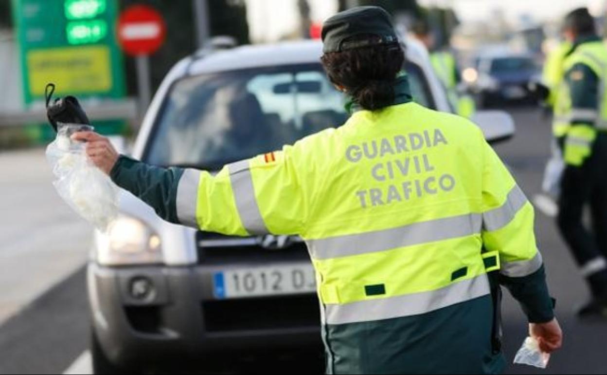 DGT: Tráfico inicia una nueva campaña de control de consumo de drogas y alcohol en las carreteras de Andalucía
