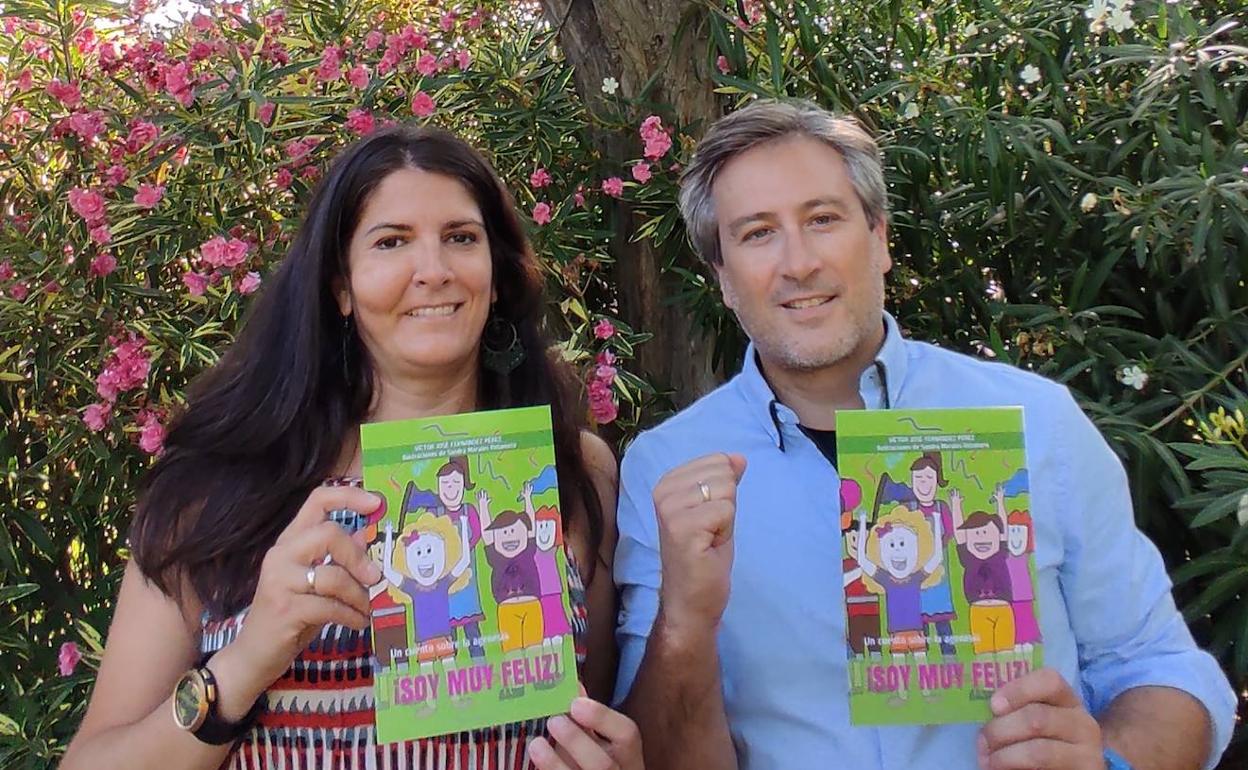 Sandra Morales y Víctor Fernández, los creadores del cuento para Claudia. 