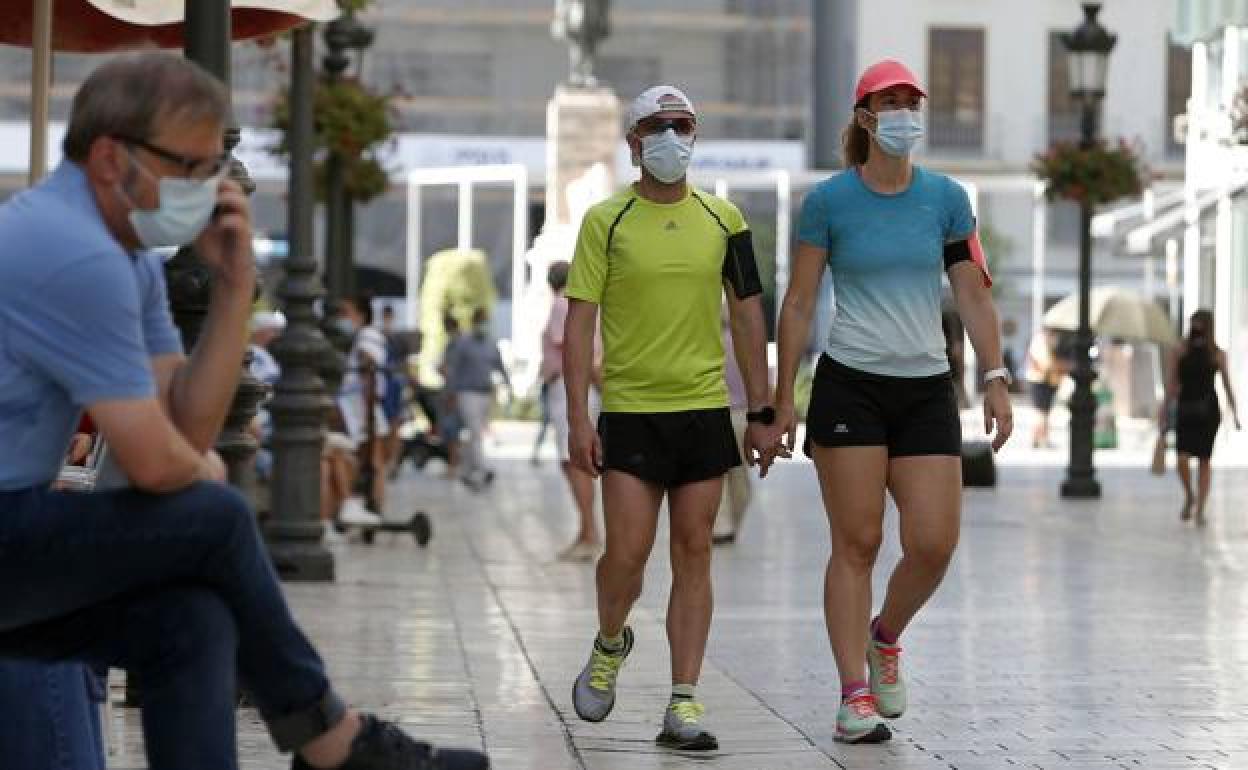 Coronavirus Andalucía: La Junta pide a los andaluces que sigan «usando mascarillas» y respetando aforos