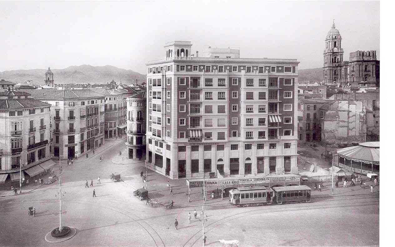 Tranvía con jardinera en Acera de la Marina. Archivo Francisco Arias