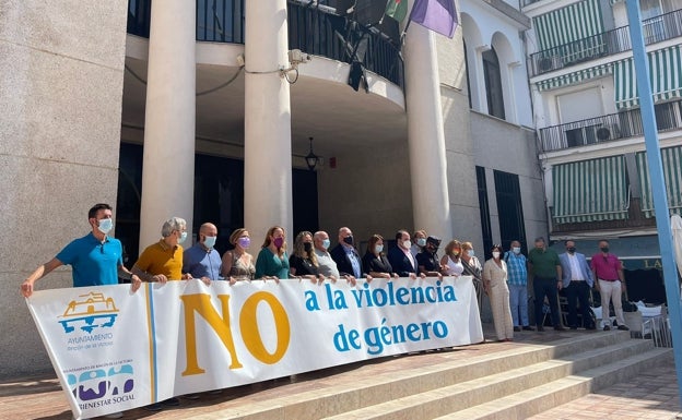 Minuto de silencio a las puertas del Consistorio rinconero. 