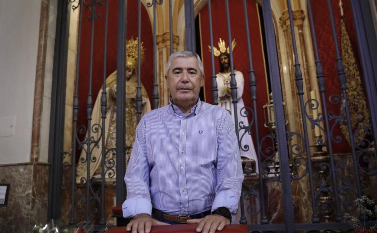 Ortega, delante de la capilla de los titulares, en la iglesia de San Pablo.