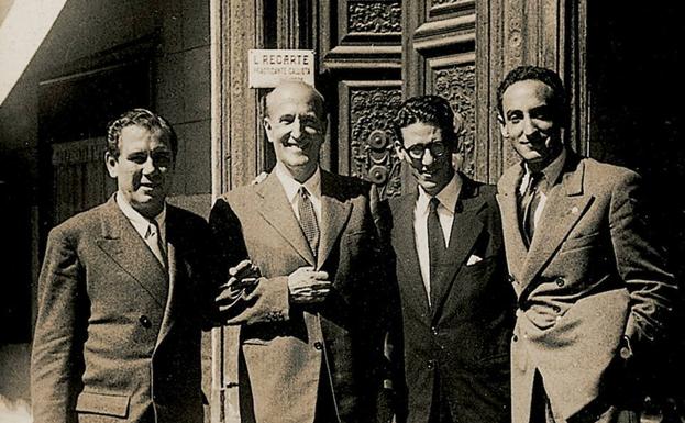 Junto a Vicente Aleixandre, José Luis Cano y Carlos Bousoño