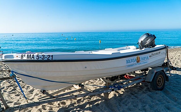 Imagen de la nueva embarcación para el servicio municipal de limpieza en Nerja. 