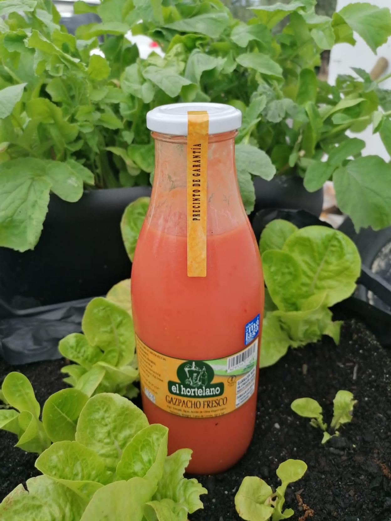 El gazpacho El Hortelano no lleva pan y sí mucho tomate. 