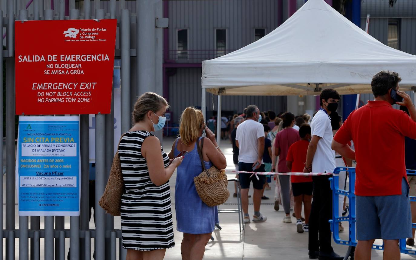 Las jornadas de inoculación se desarrollarán durante toda la semana en distintos puntos de la provincia para aumentar la inmunización entre la población residente y andaluces de otras provincias que estén de vacaciones 