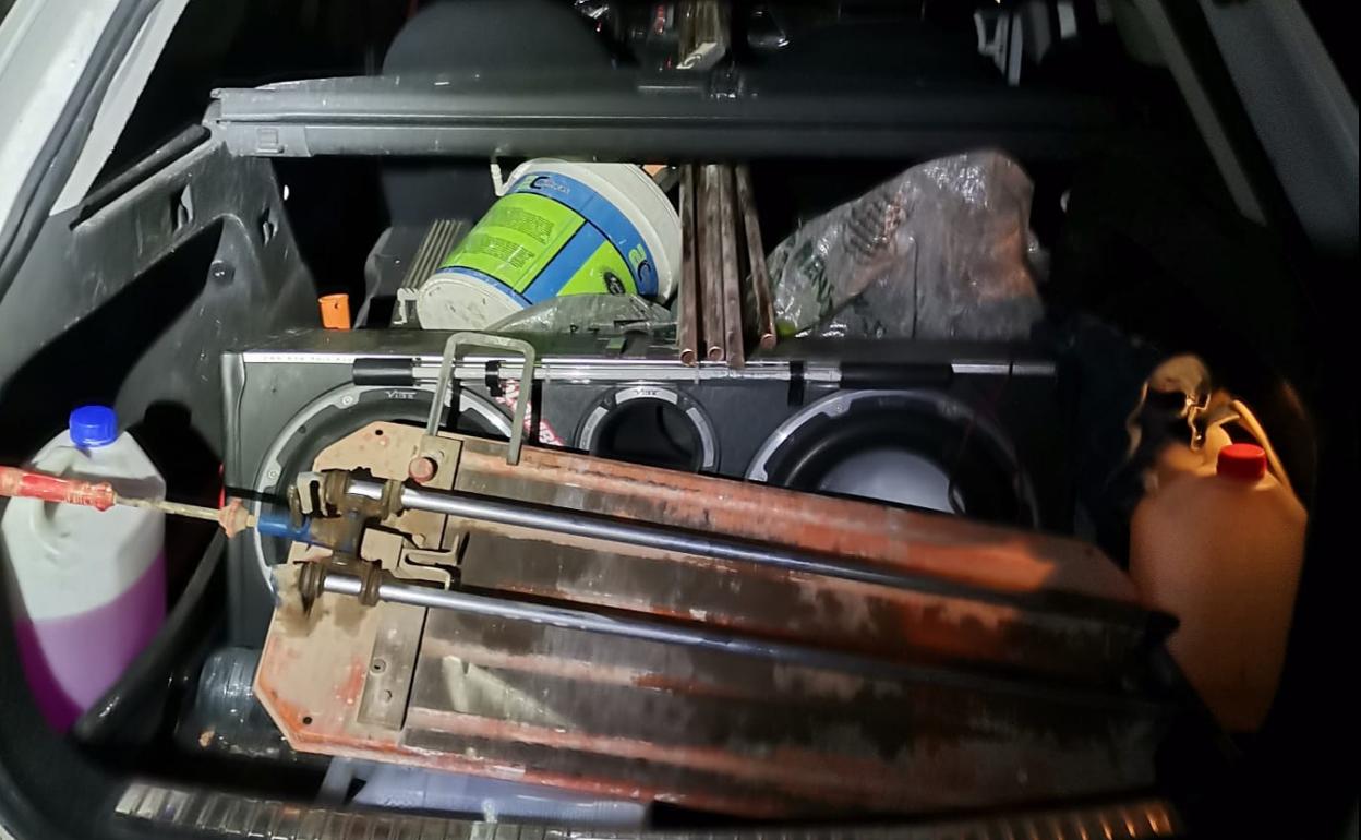 Imagen de una parte de los objetos robados por los ladrones en Riogordo. 