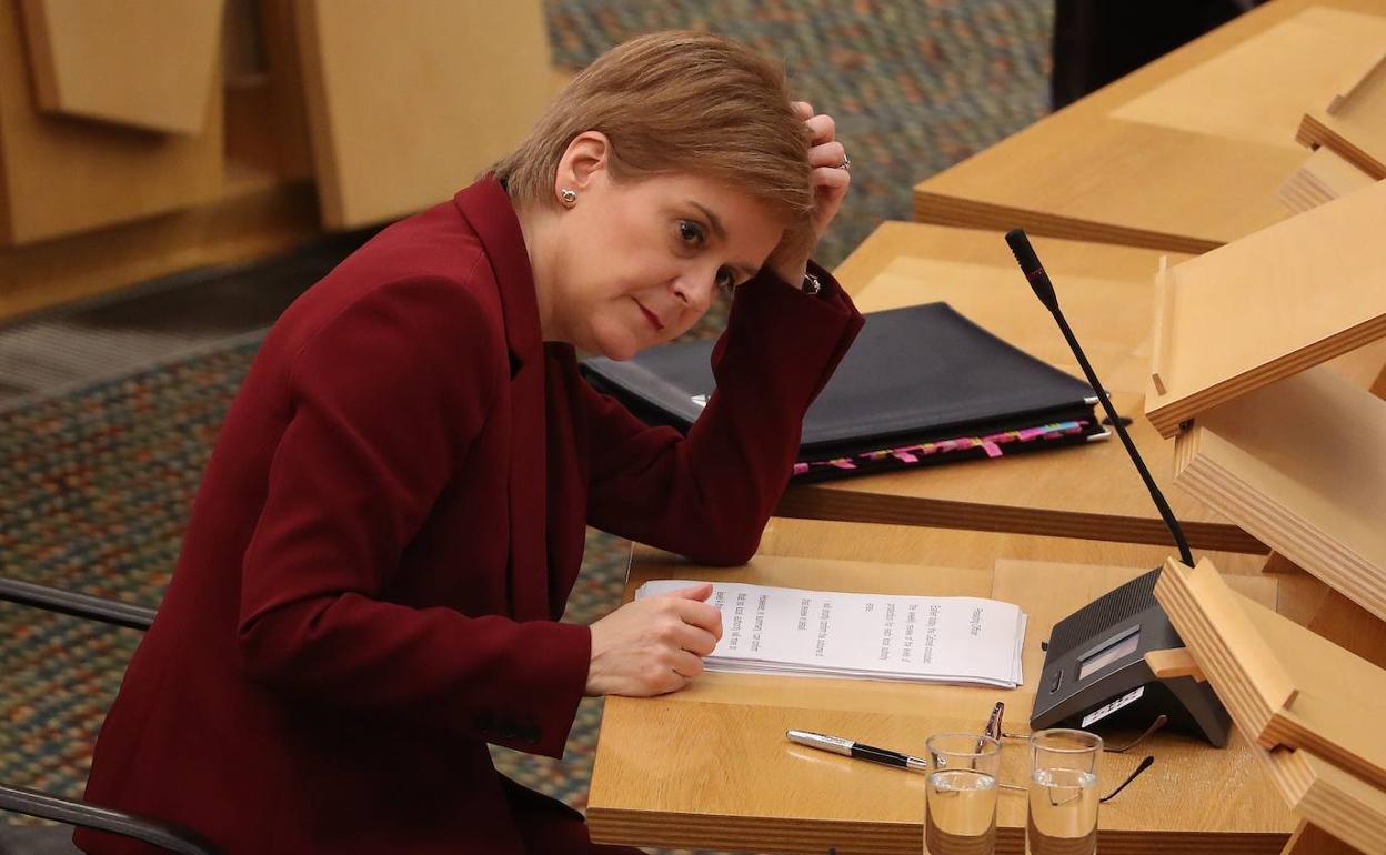 La ministra principal escocesa, Nicola Sturgeon, en el Parlamento de Edimburgo.