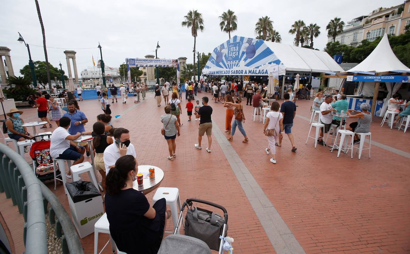 El Parque y la plaza de la Marina acogen esta feria gastronómica durante cuatro días. 