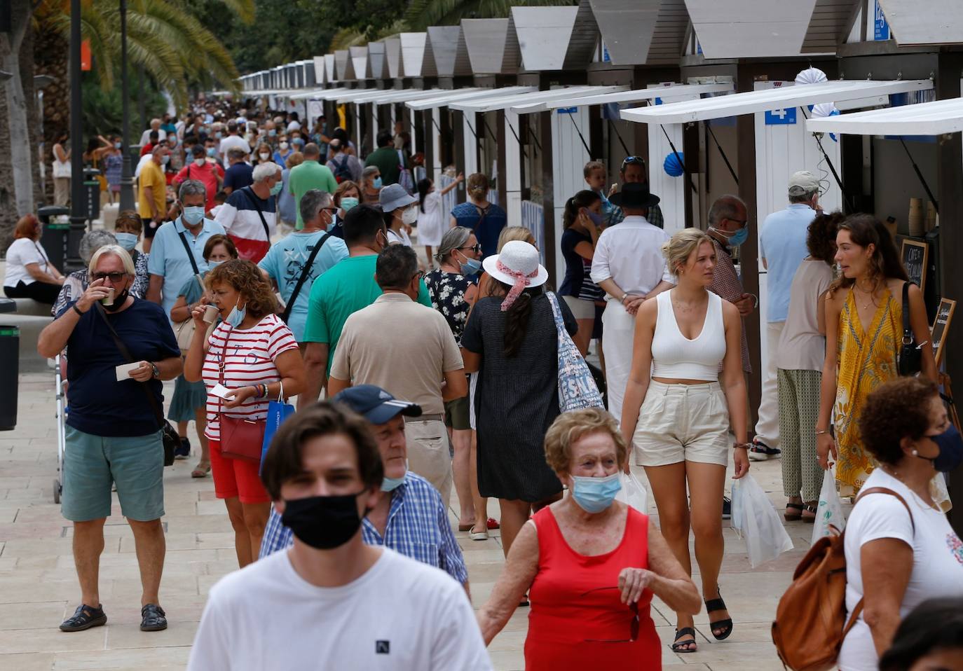 El Parque y la plaza de la Marina acogen esta feria gastronómica durante cuatro días. 