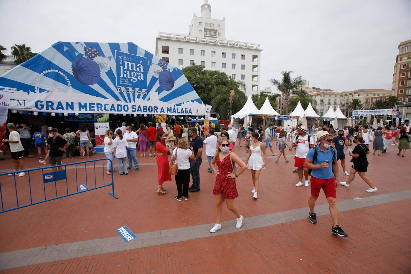 El Parque y la plaza de la Marina acogen esta feria gastronómica durante cuatro días. 