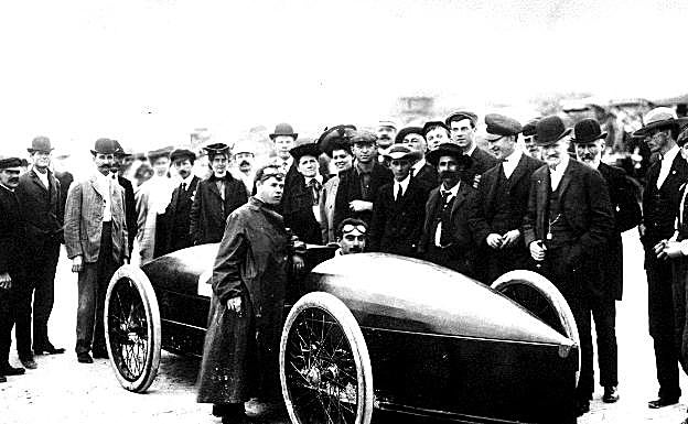 El Stanley de vapor, de 1906, pilotado por Marriot