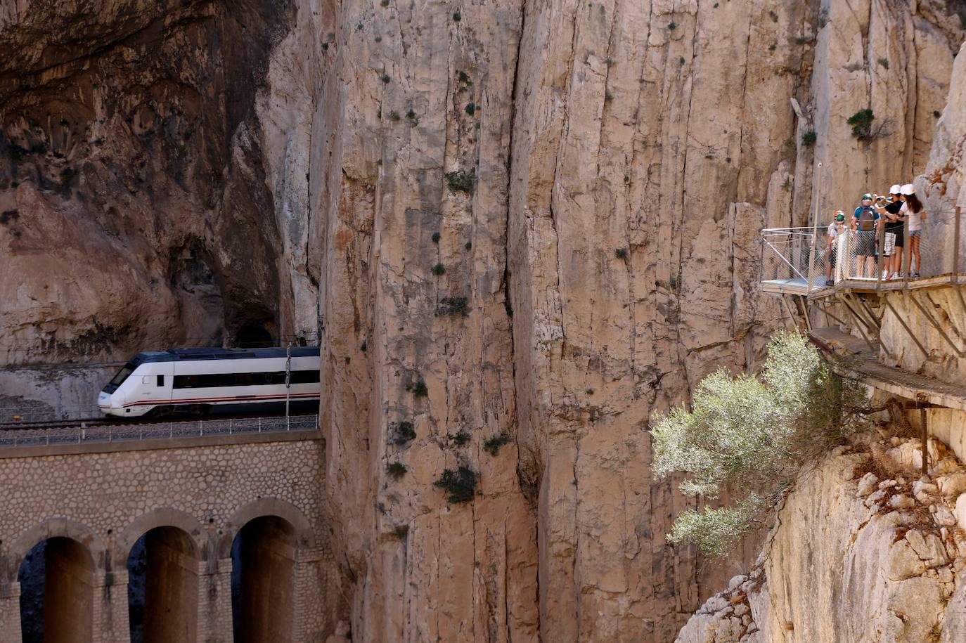 La joya natural del interior de Málaga se ha convertido en una parada indispensable para muchos visitantes españoles y extranjeros que recorren la provincia 
