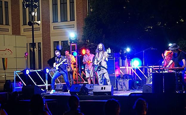 La música pop y rock inunda Tabacalera en el primer encuentro del Brisa Festival