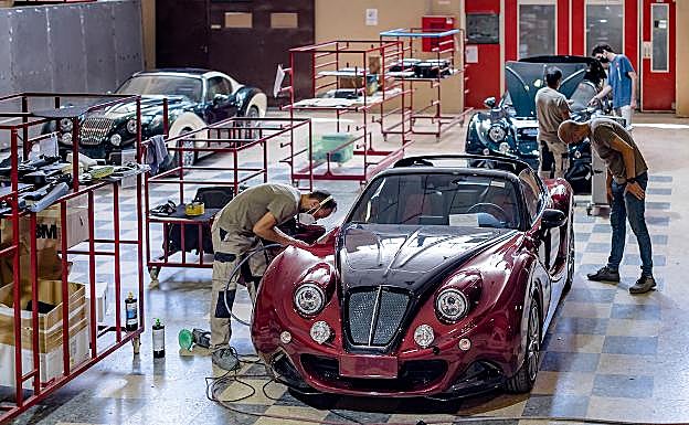 Así se fabrica el Hurtan Grand Albaycín, un exclusivo deportivo biplaza