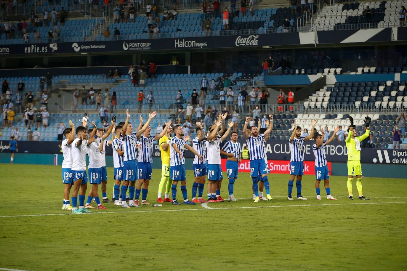 Pese a las restricciones por el covid, hubo buen ambiente en La Rosaleda 