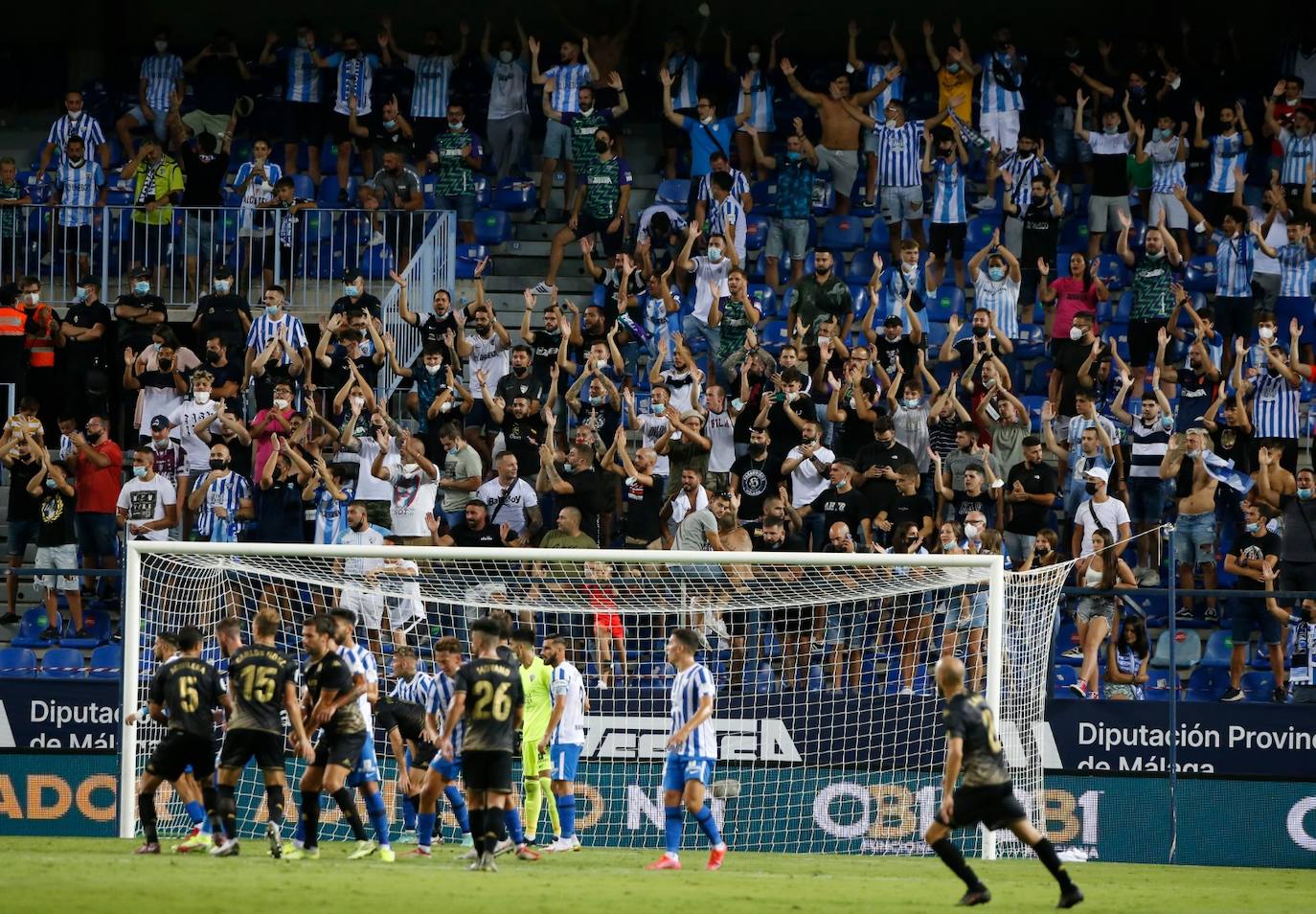 Pese a las restricciones por el covid, hubo buen ambiente en La Rosaleda 