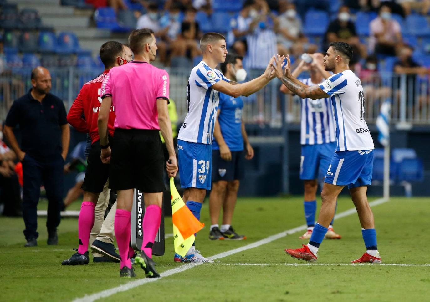 Pese a las restricciones por el covid, hubo buen ambiente en La Rosaleda 