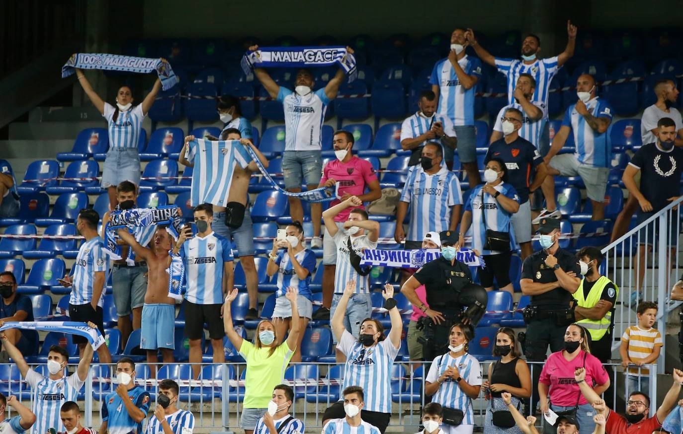 Pese a las restricciones por el covid, hubo buen ambiente en La Rosaleda 