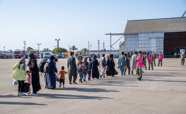 Algunos de los refugiados afganos en la base de Rota (Cádiz) 