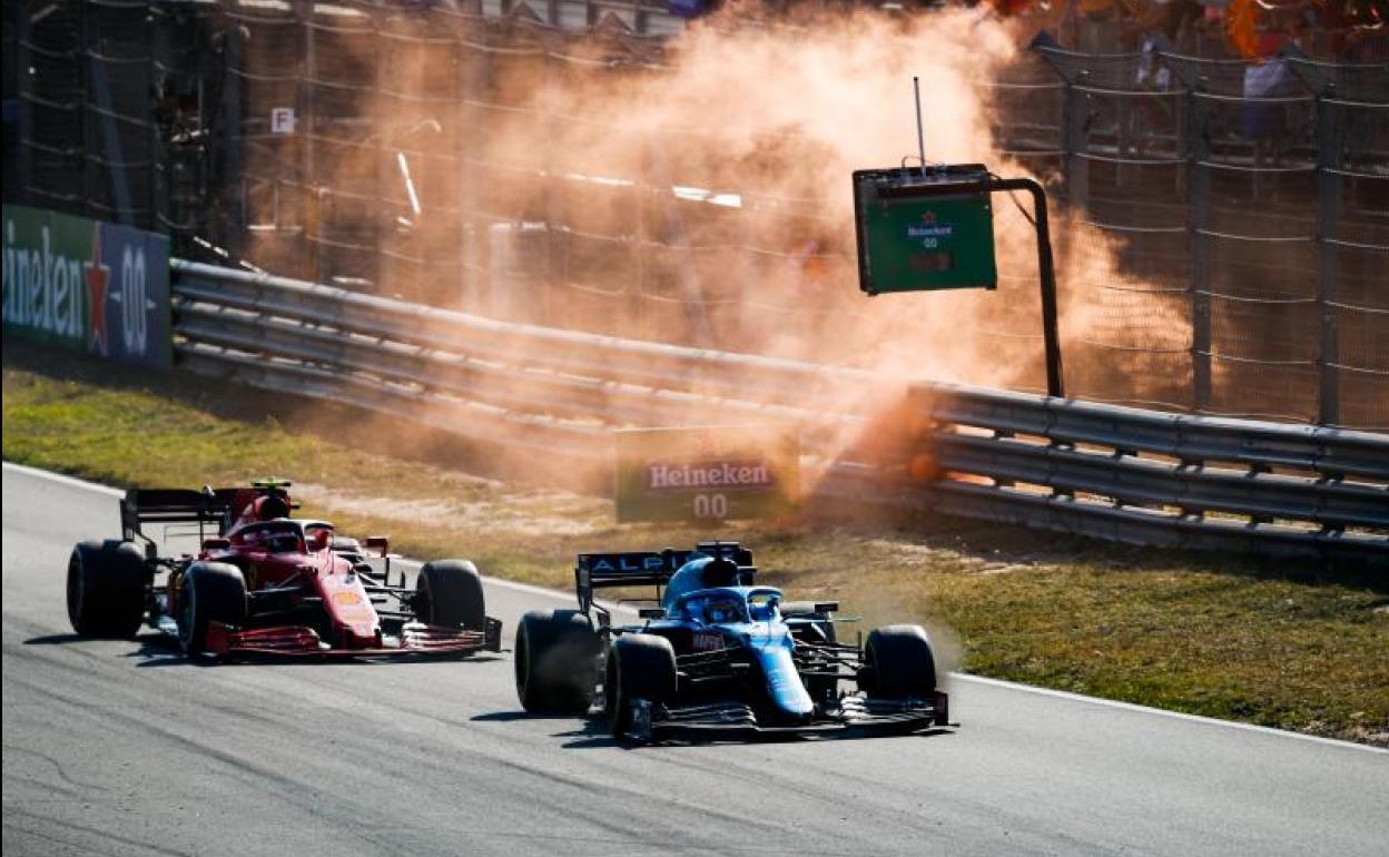 Alonso y Sainz, durante el GP de los Países Bajos.