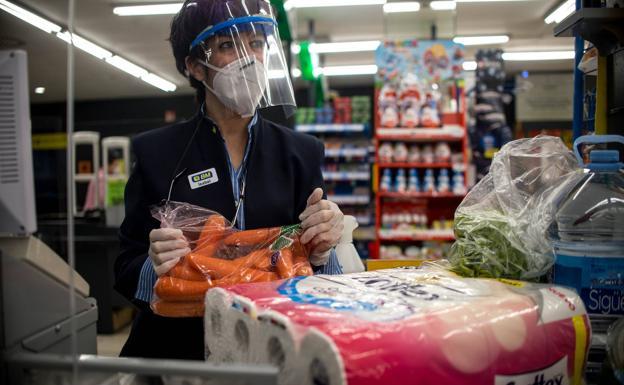 Cajero de supermercado figura entre los puestos que se ofrecen esta semana. 