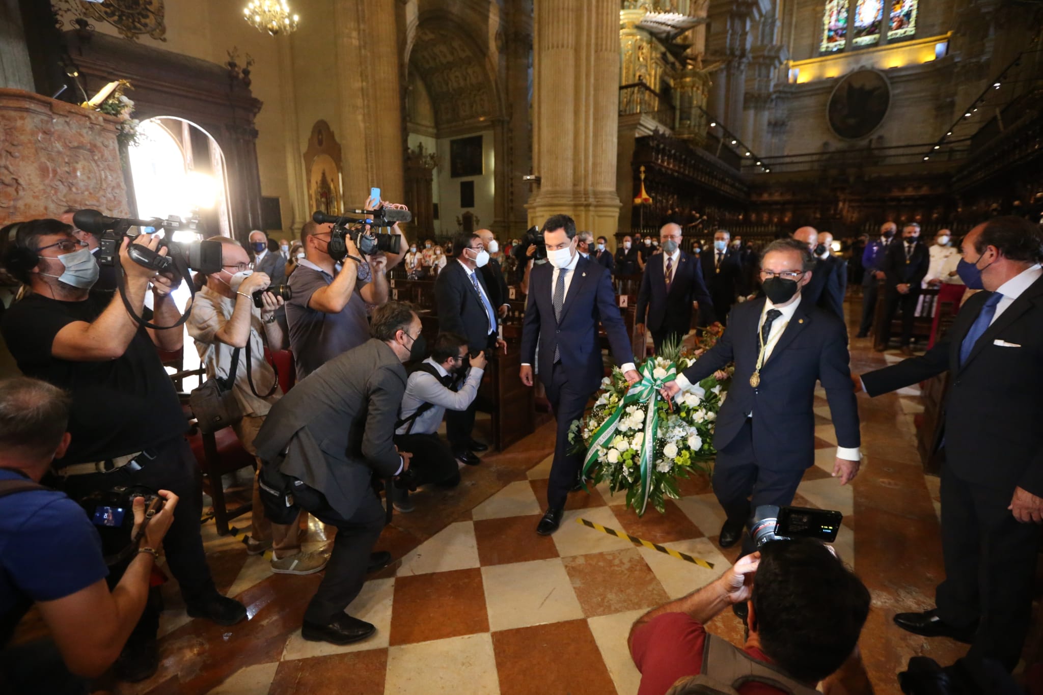 Ofrenda floral a la Virgen de la Victoria