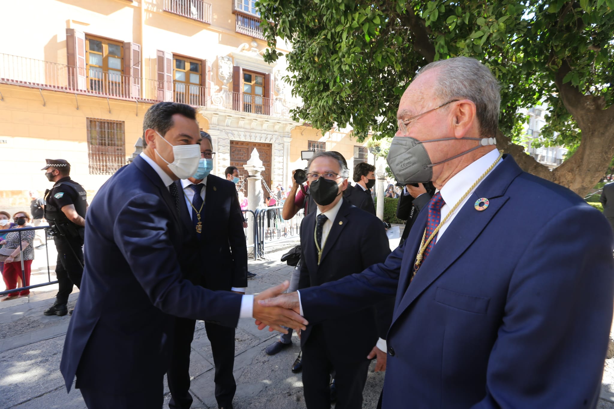 Ofrenda floral a la Virgen de la Victoria