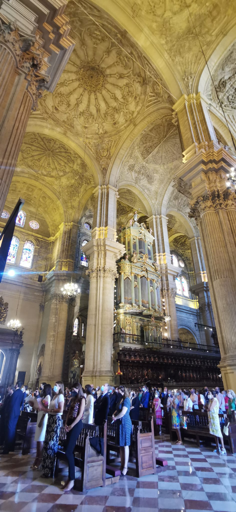 Ofrenda floral a la Virgen de la Victoria