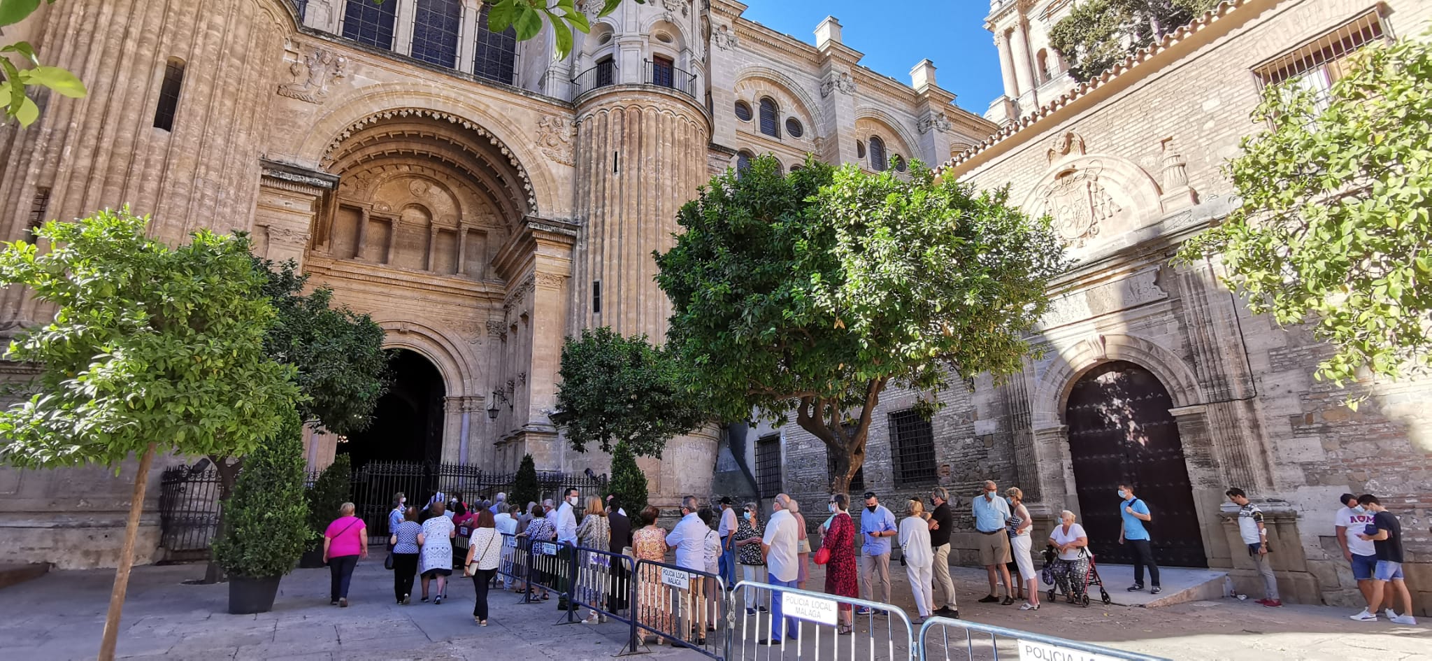 Ofrenda floral a la Virgen de la Victoria